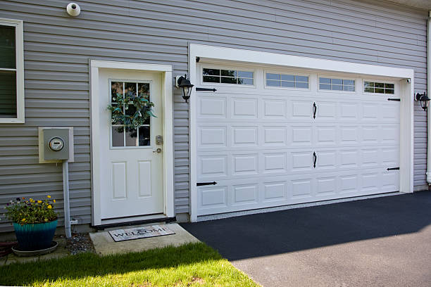 24/7 Emergency Garage Door Panel Replacement experts in Trenton, FL